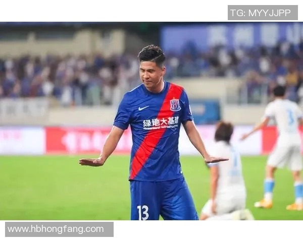 18岁足球新星崭露头角 成为球场最帅球员引爆全球关注 18岁足球新星崭露头角 成为球场最帅球员引爆全球关注